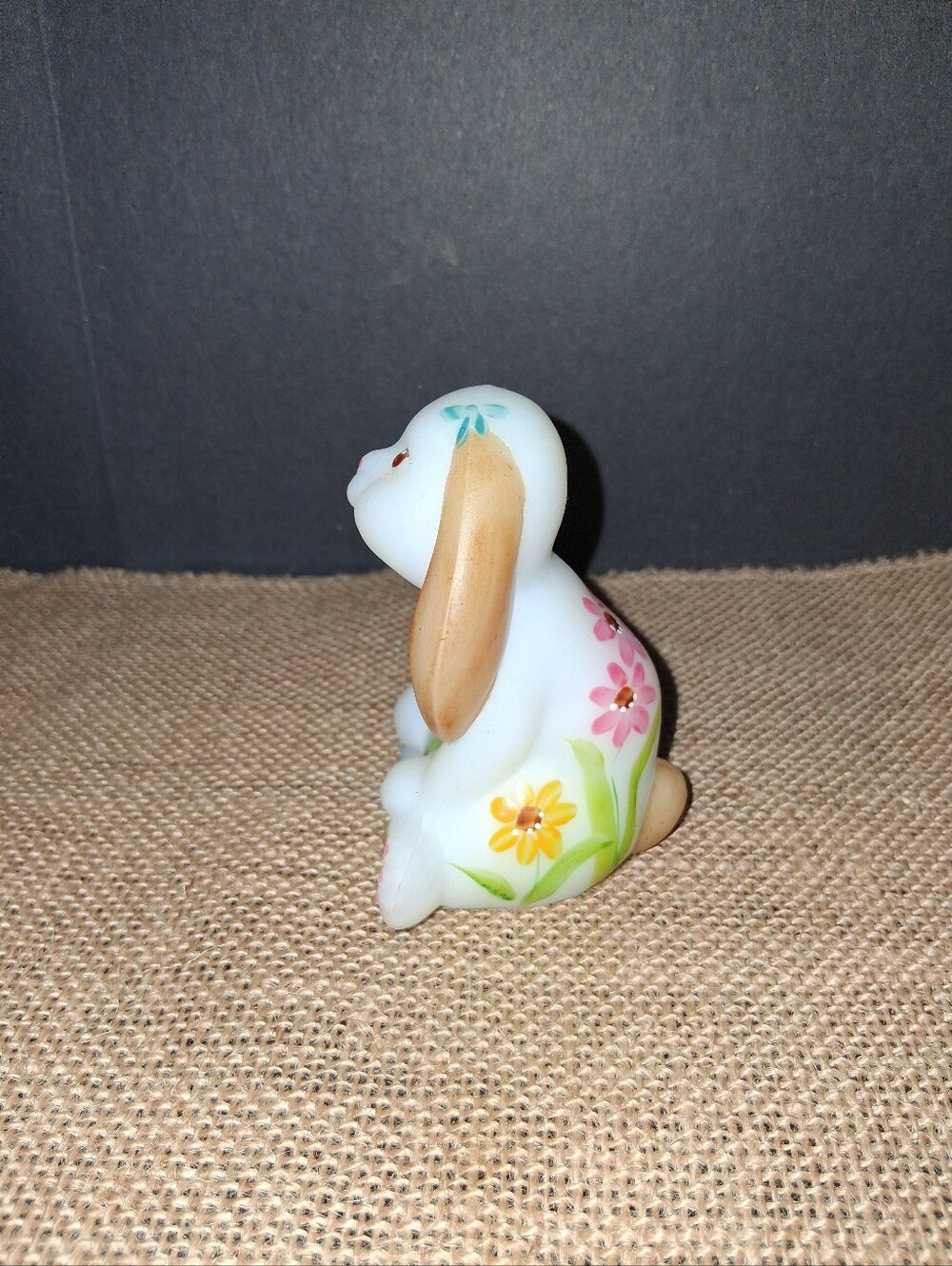 Fenton Hand Painted Signed Spring Bunny Rabbit. - Picture 5 of 6